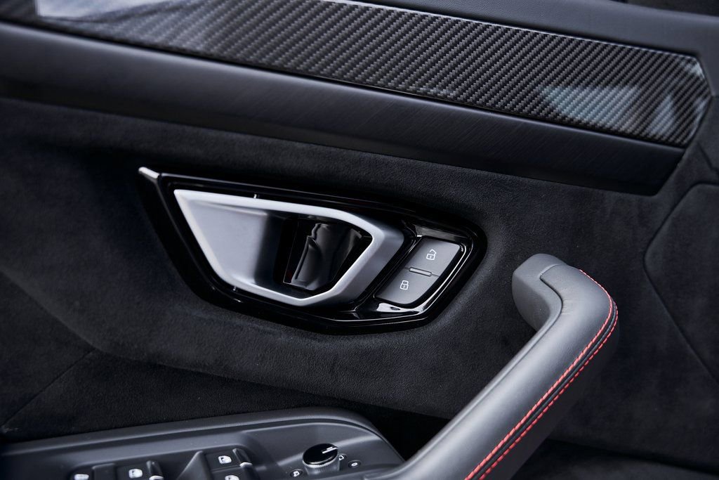 Used 2024 Lamborghini Urus Performante AWD/4WD image 41