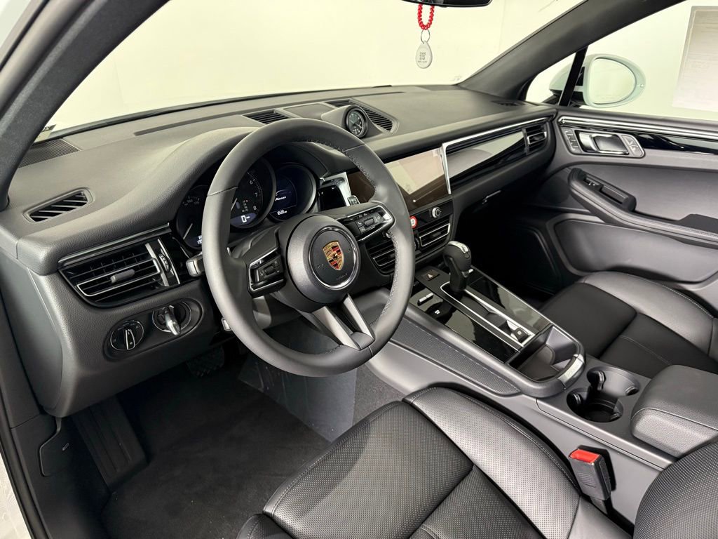 New 2026 Porsche Macan image 4