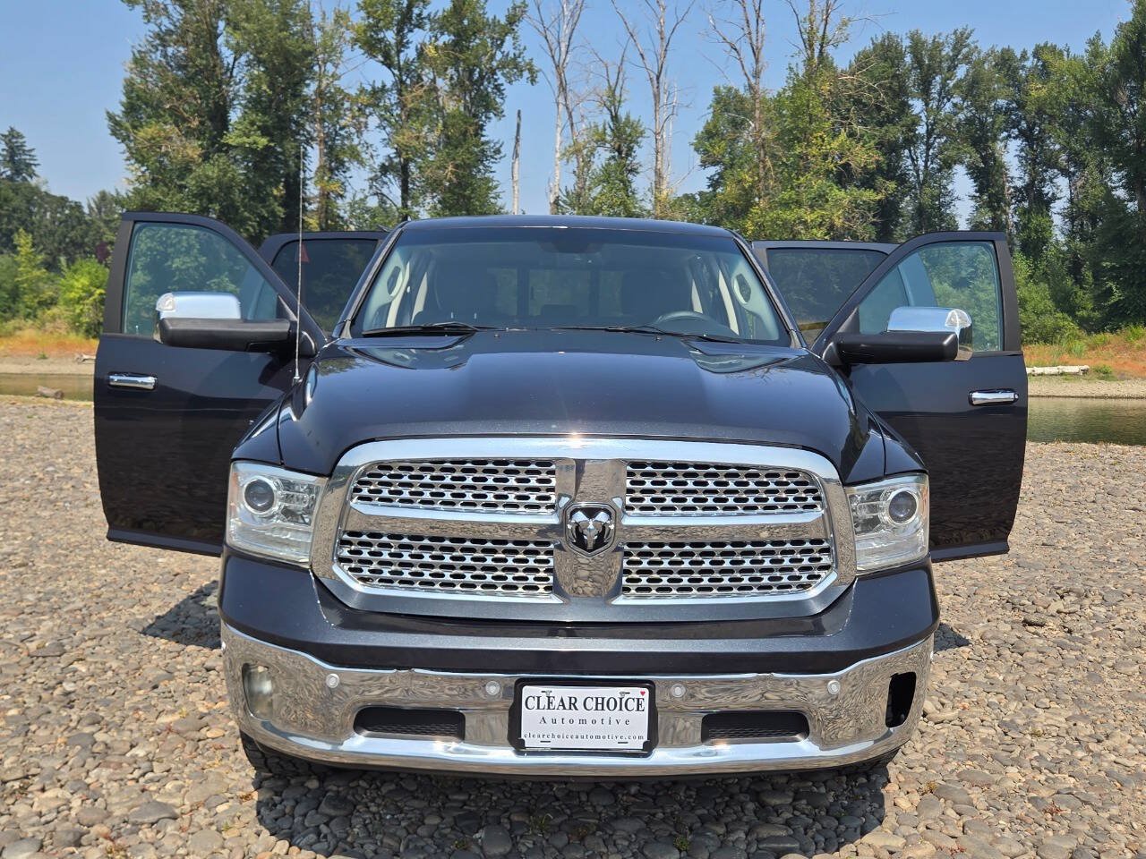 Used 2015 RAM 1500 Laramie w/ Convenience Group AWD/4WD image 7