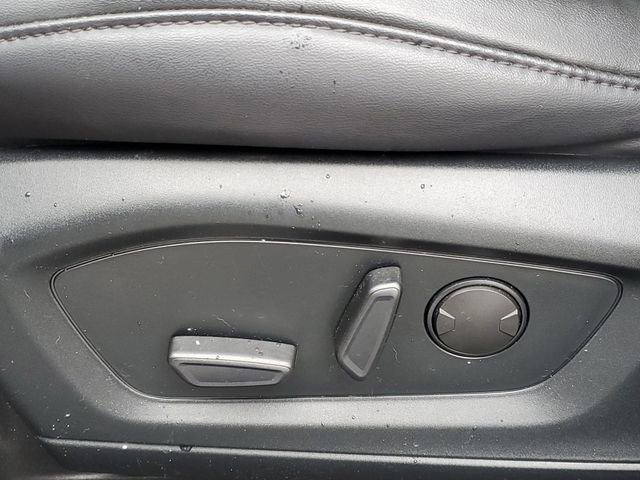 Used 2022 Ford Explorer XLT w/ Equipment Group 202A image 6