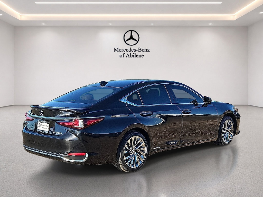 Used 2022 Lexus ES 300h Ultra Luxury w/ Accessory Package 2 FWD image 8