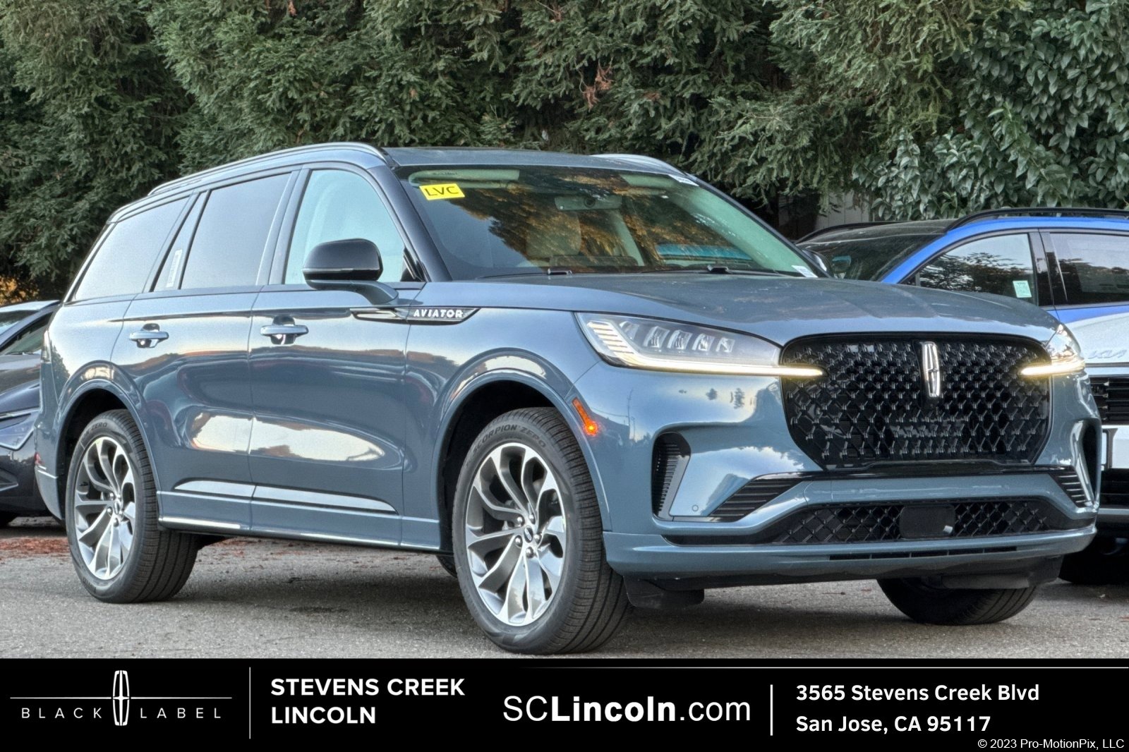 New 2026 Lincoln Aviator AWD w/ Jet Appearance Package