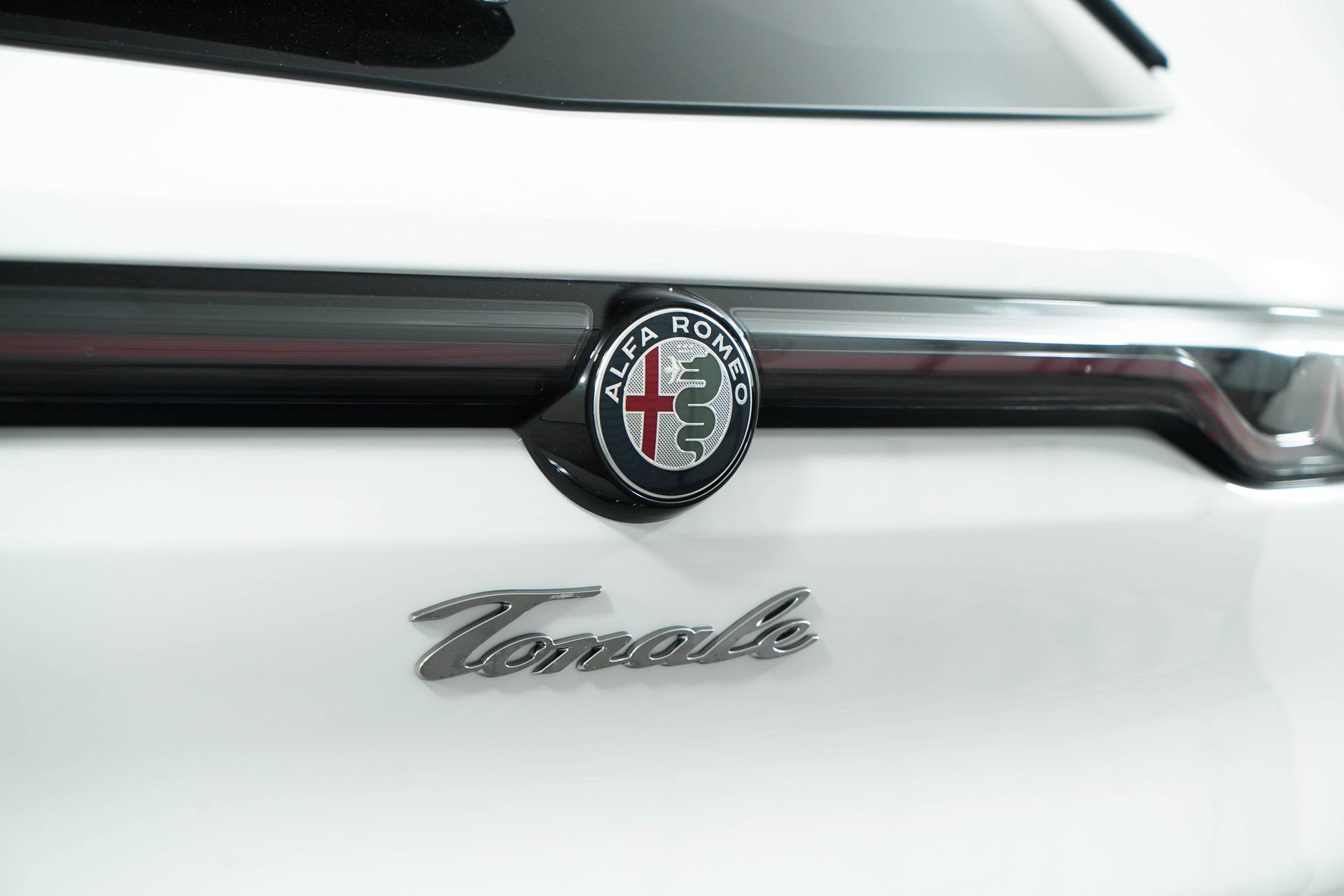New 2025 Alfa Romeo Tonale w/ Premium Package image 18