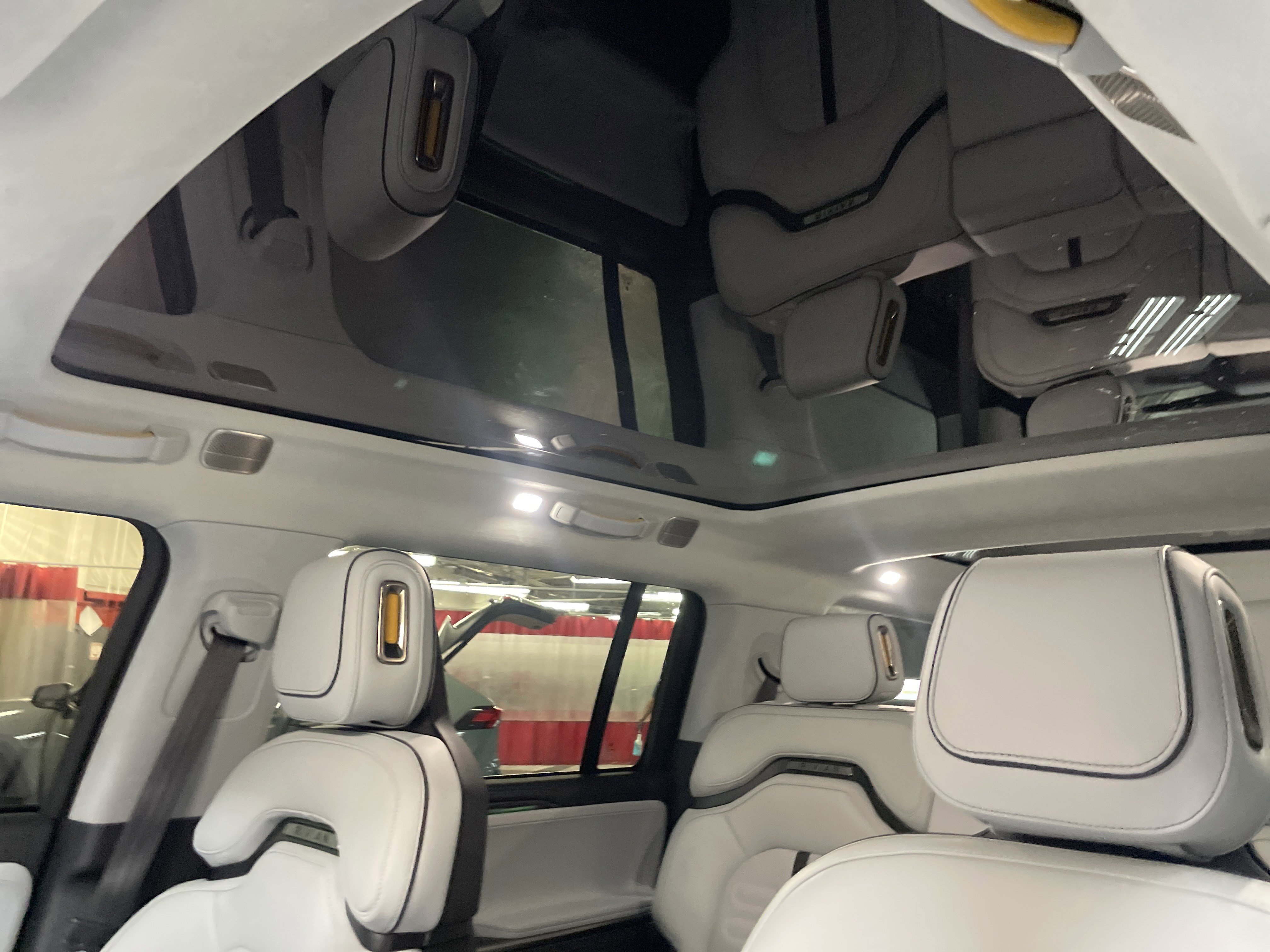 Used 2024 Rivian R1S Adventure image 28