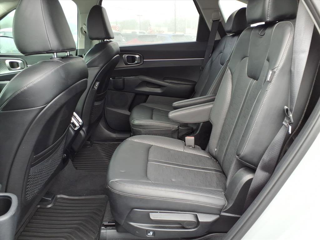 Used 2025 Kia Sorento EX w/ Panoramic Sunroof Package image 25