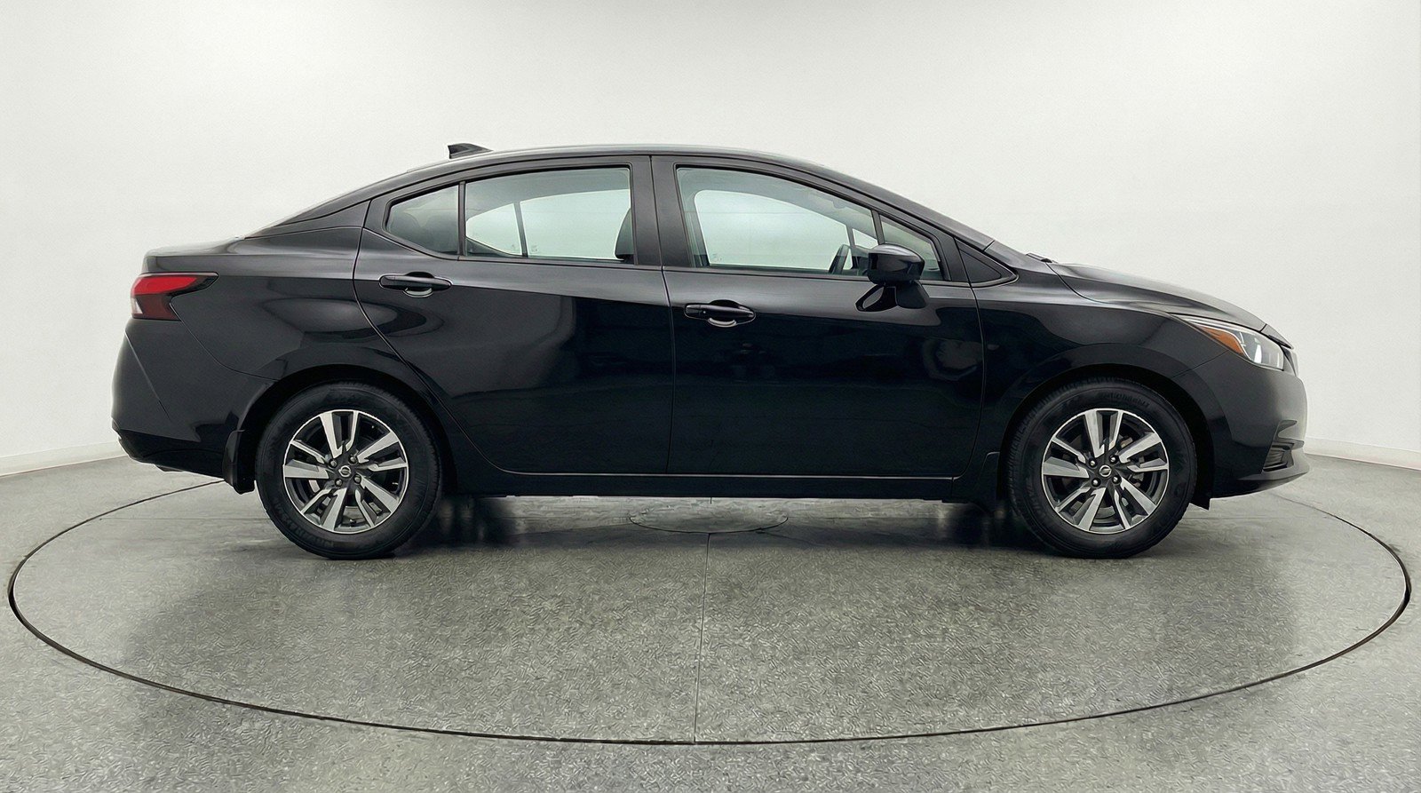 Used 2025 Nissan Versa SV image 11