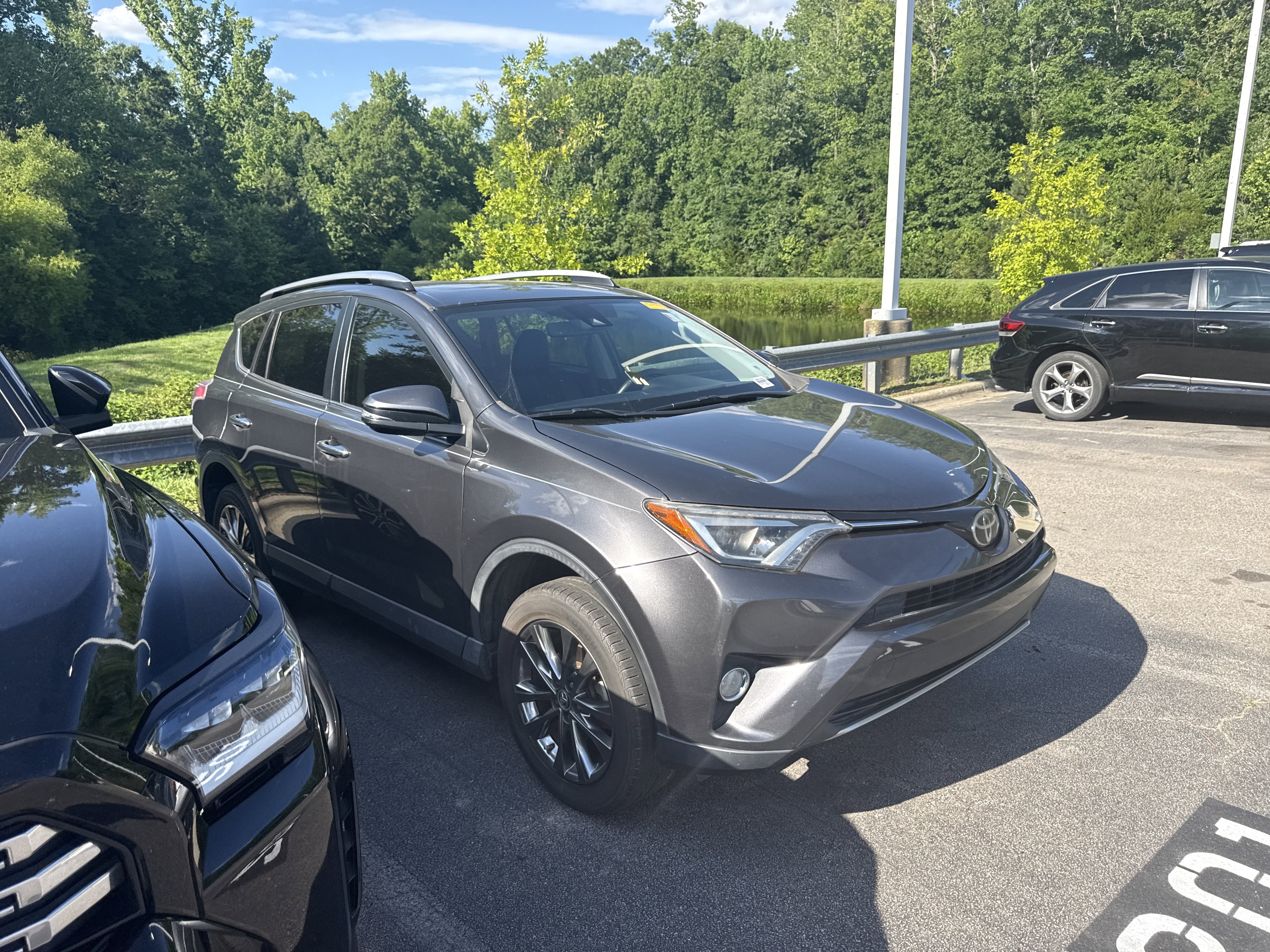 Used 2018 Toyota RAV4 Limited FWD image 5