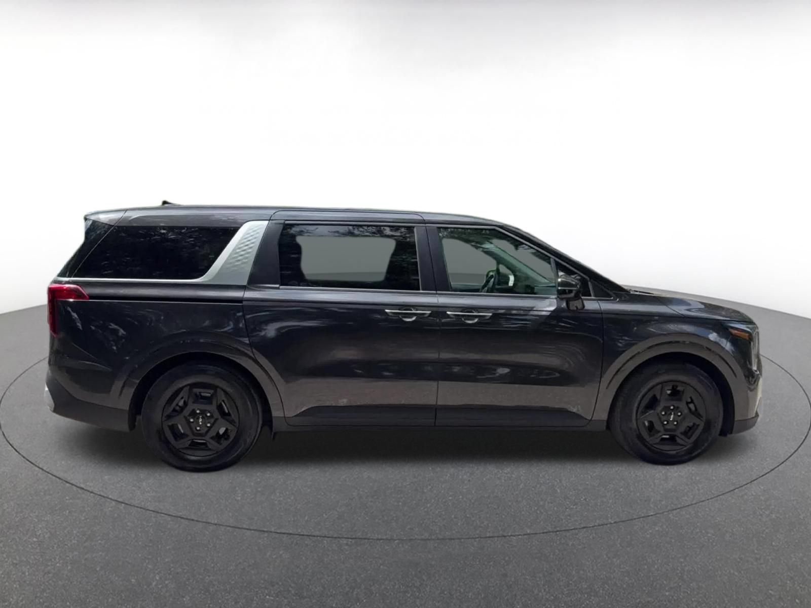 Used 2026 Kia Carnival FWD image 15
