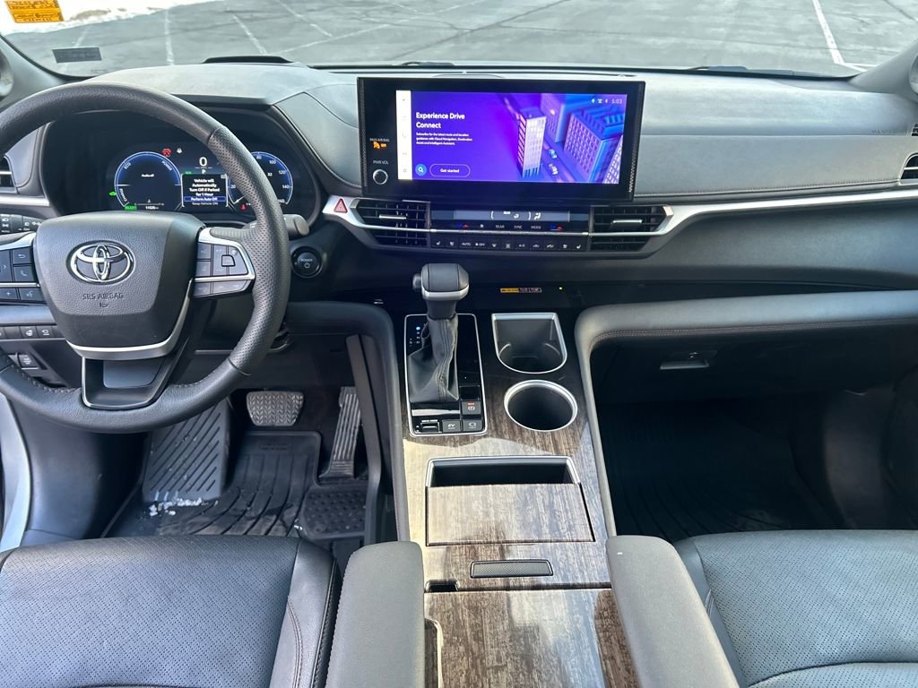 Used 2025 Toyota Sienna Platinum image 20