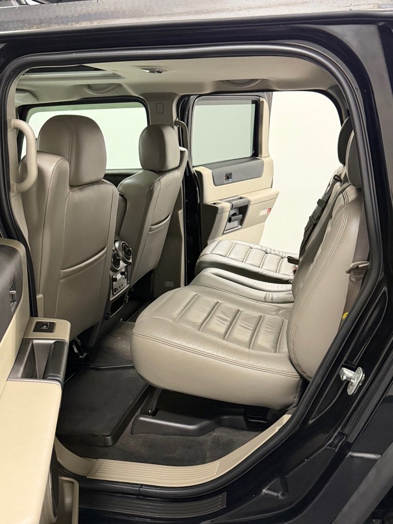 Used 2004 HUMMER H2 w/ Preferred Equipment Group image 9