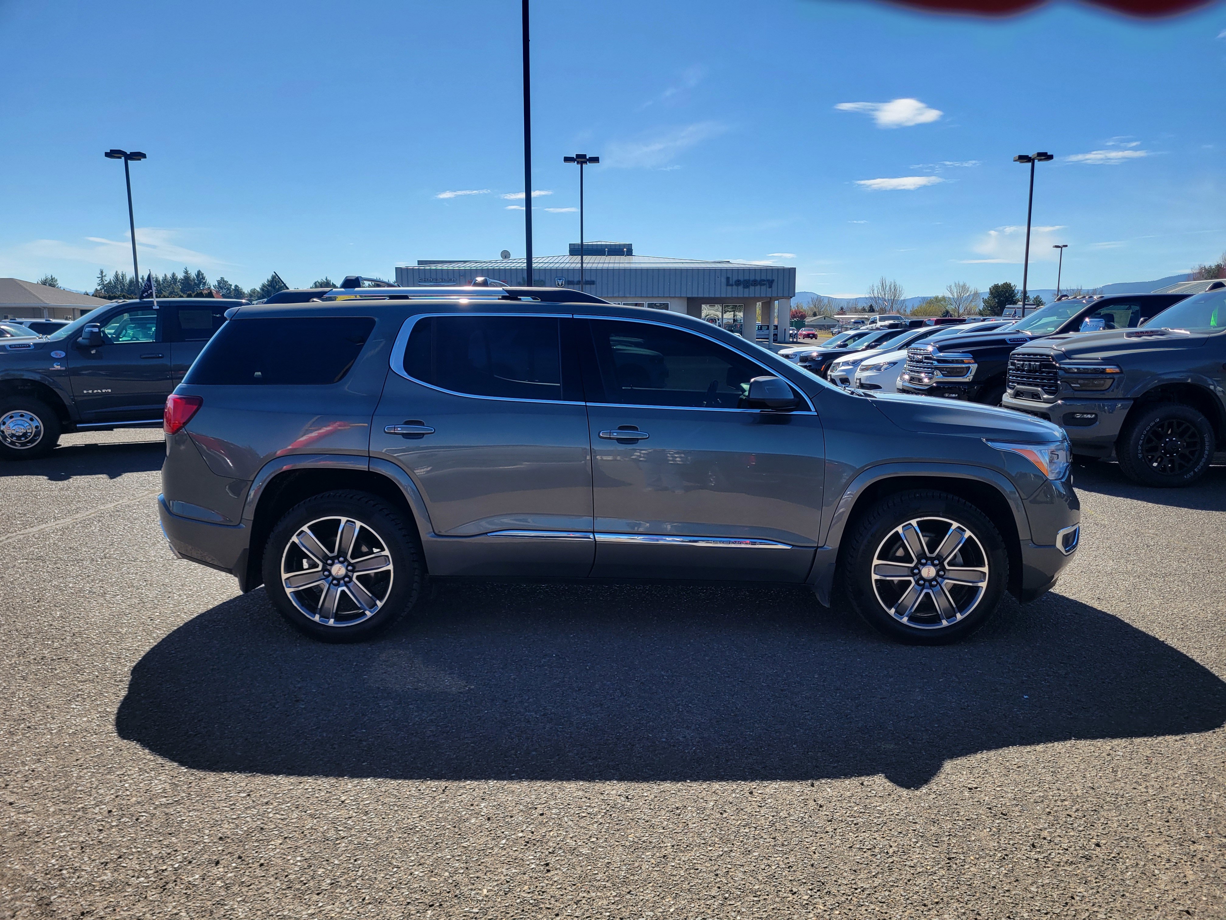 Used 2018 GMC Acadia Denali w/ Technology Package image 2