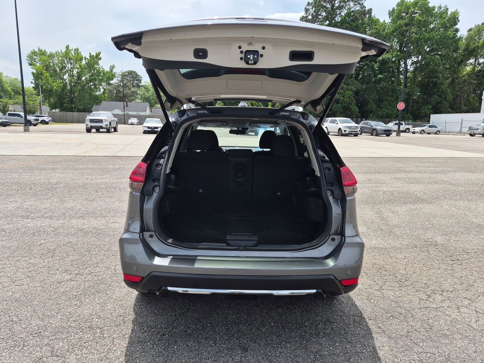 Used 2020 Nissan Rogue SV FWD image 24