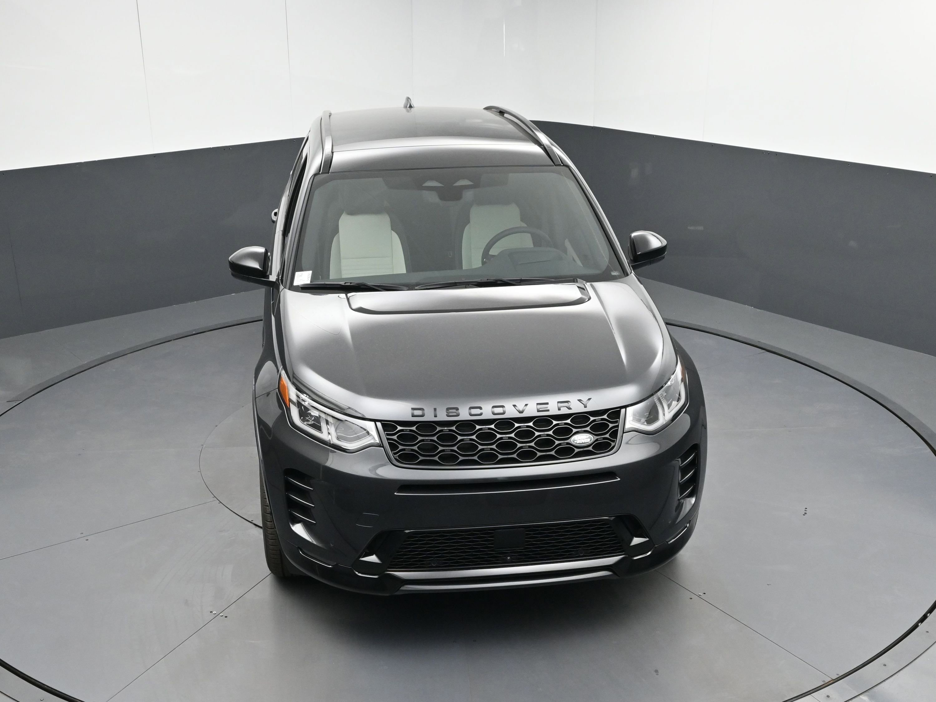 New 2025 Land Rover Discovery Sport Dynamic SE image 37