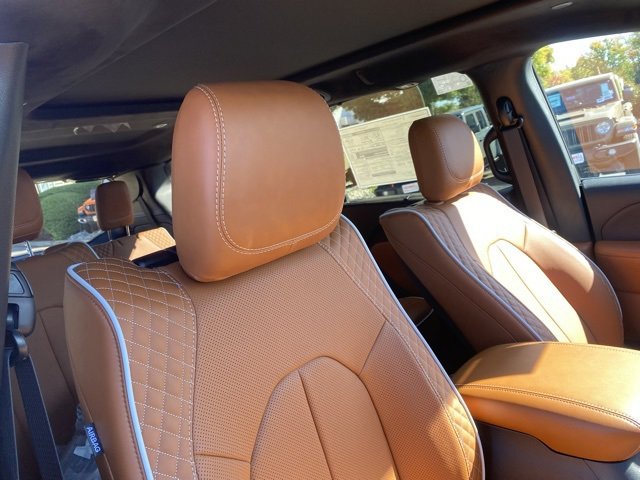 New 2026 Chrysler Pacifica Pinnacle image 32