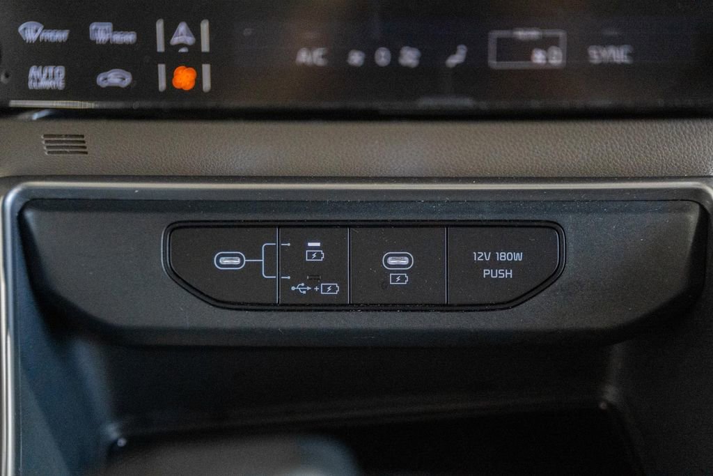 Used 2025 Kia Carnival FWD image 28