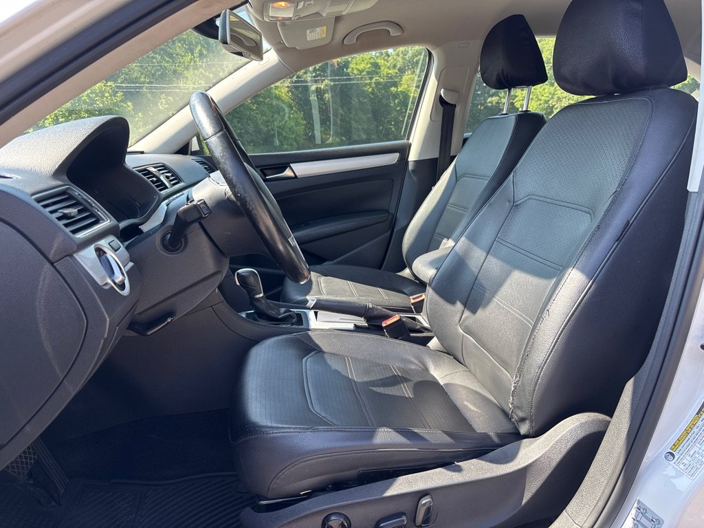 Used 2012 Volkswagen Passat 2.5 SE FWD image 11