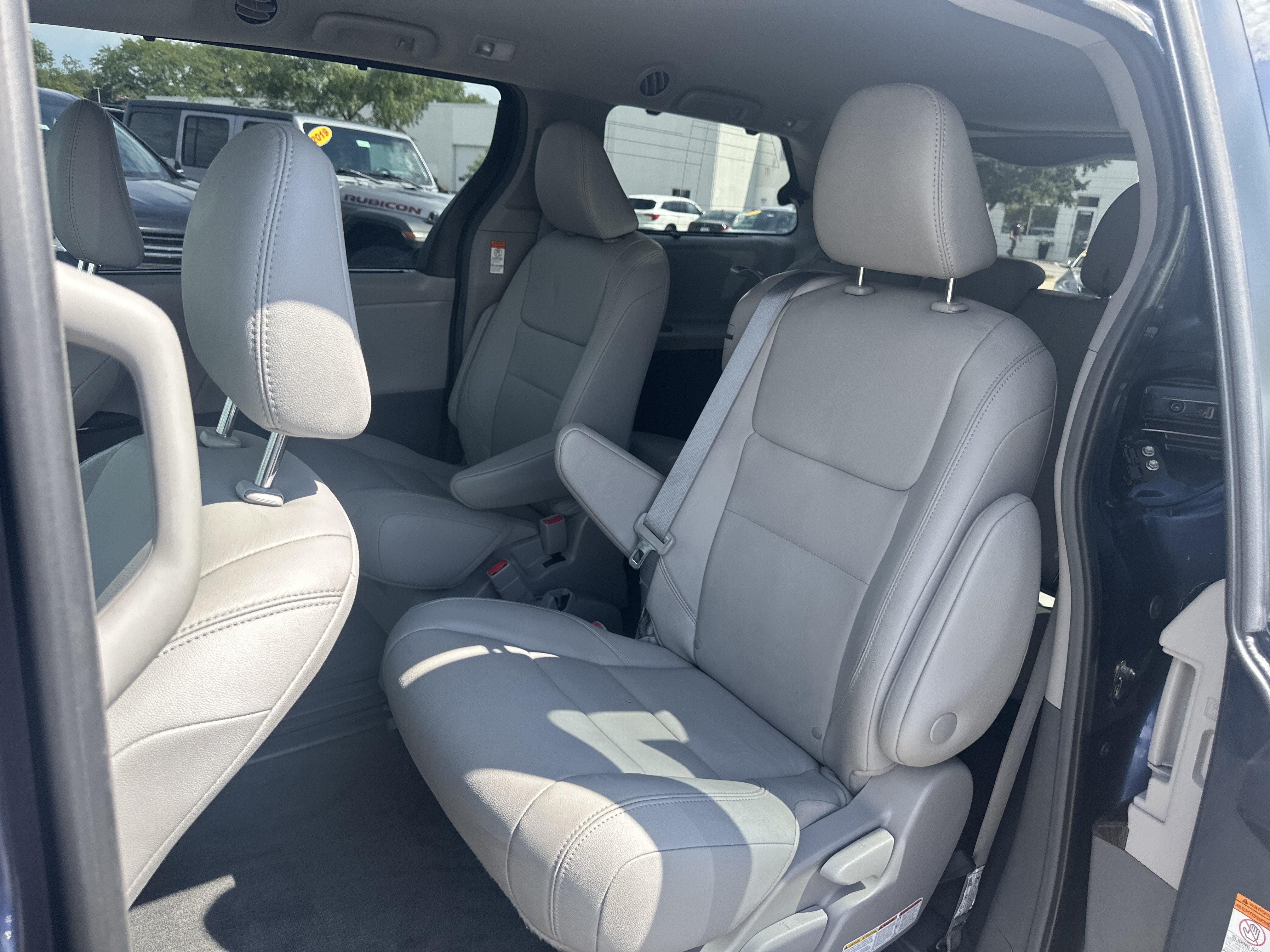 Used 2018 Toyota Sienna XLE w/ Protection Package FWD image 15