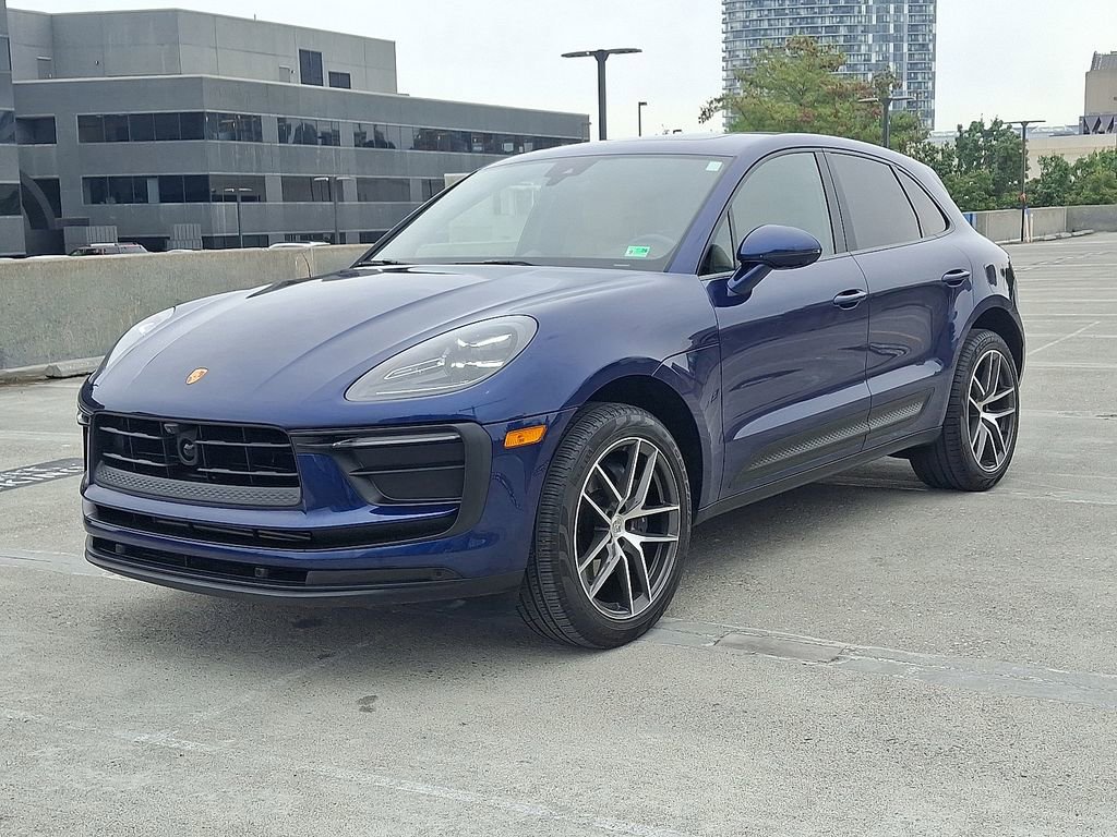Certified 2025 Porsche Macan image 1