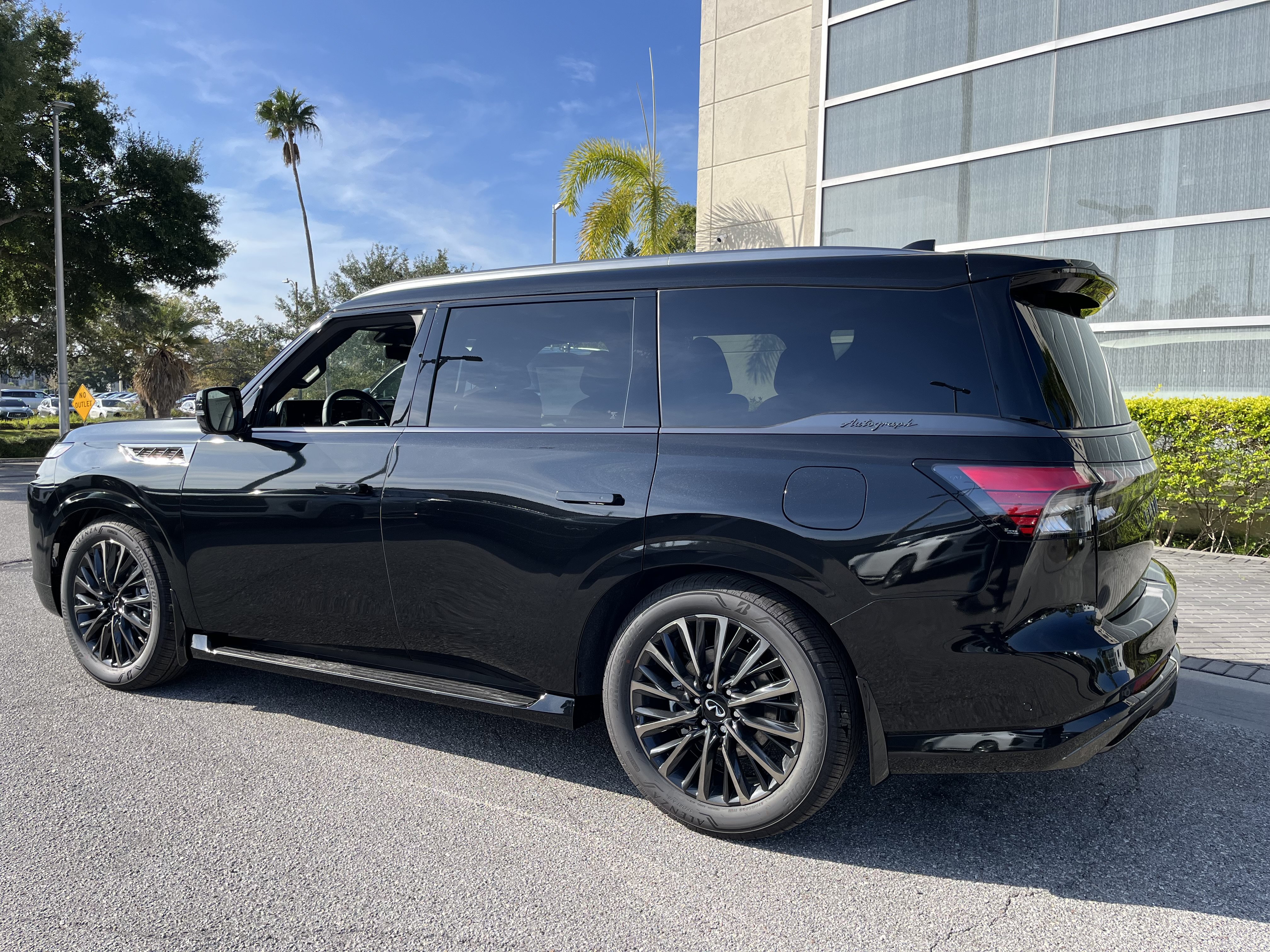 Certified 2026 INFINITI QX80 Autograph w/ Premium Cargo Package AWD/4WD image 3