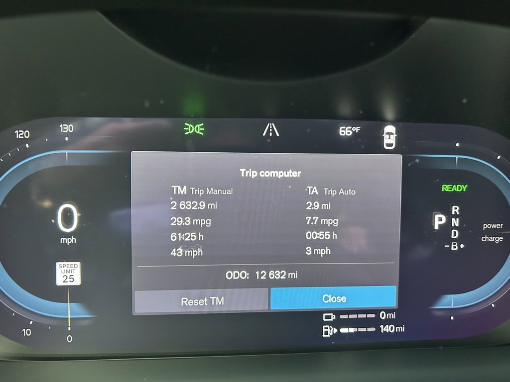 Certified 2025 Volvo S90 T8 Plus image 34