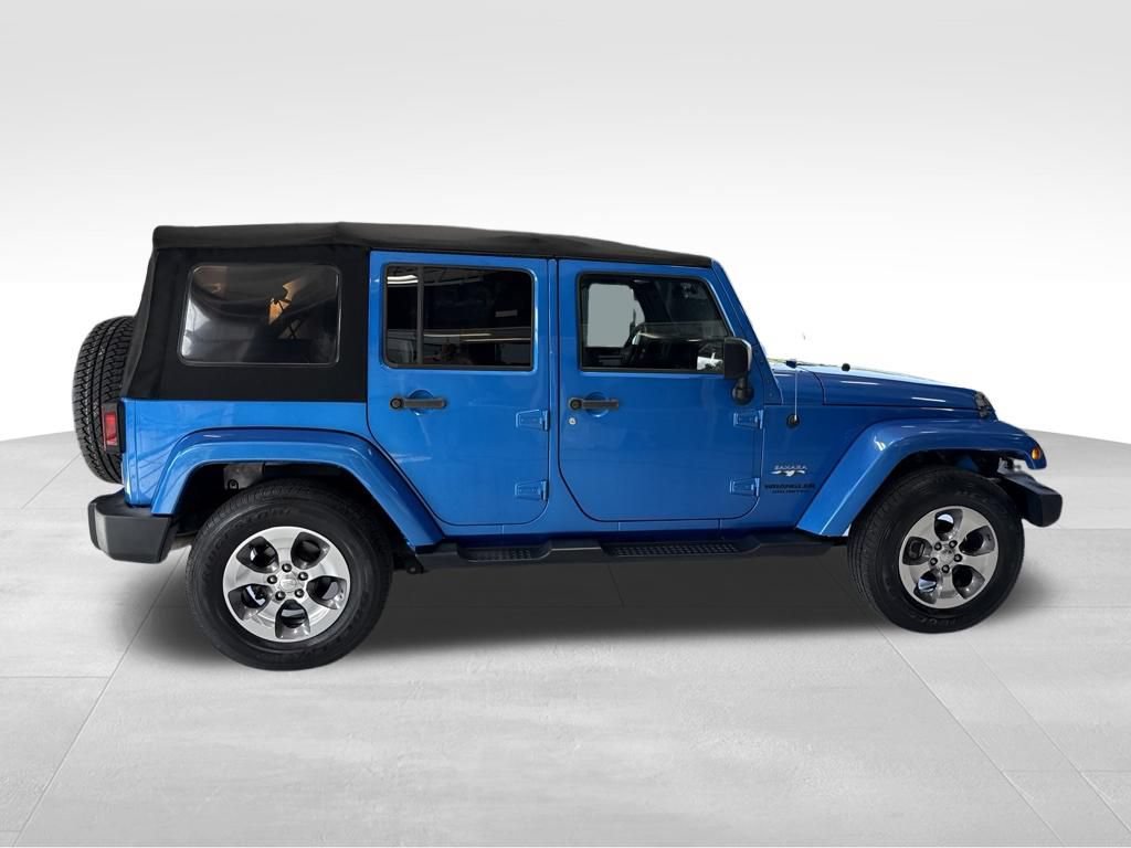 Used 2016 Jeep Wrangler Unlimited Sahara w/ Connectivity Group AWD/4WD image 10