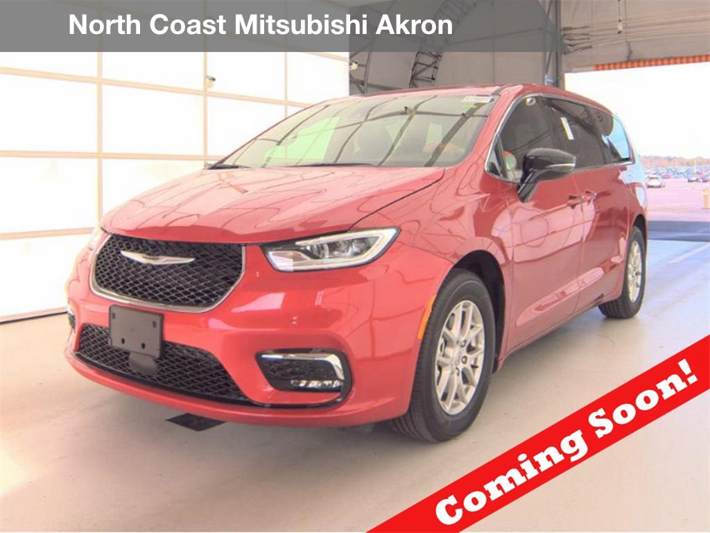 Used 2025 Chrysler Pacifica Select