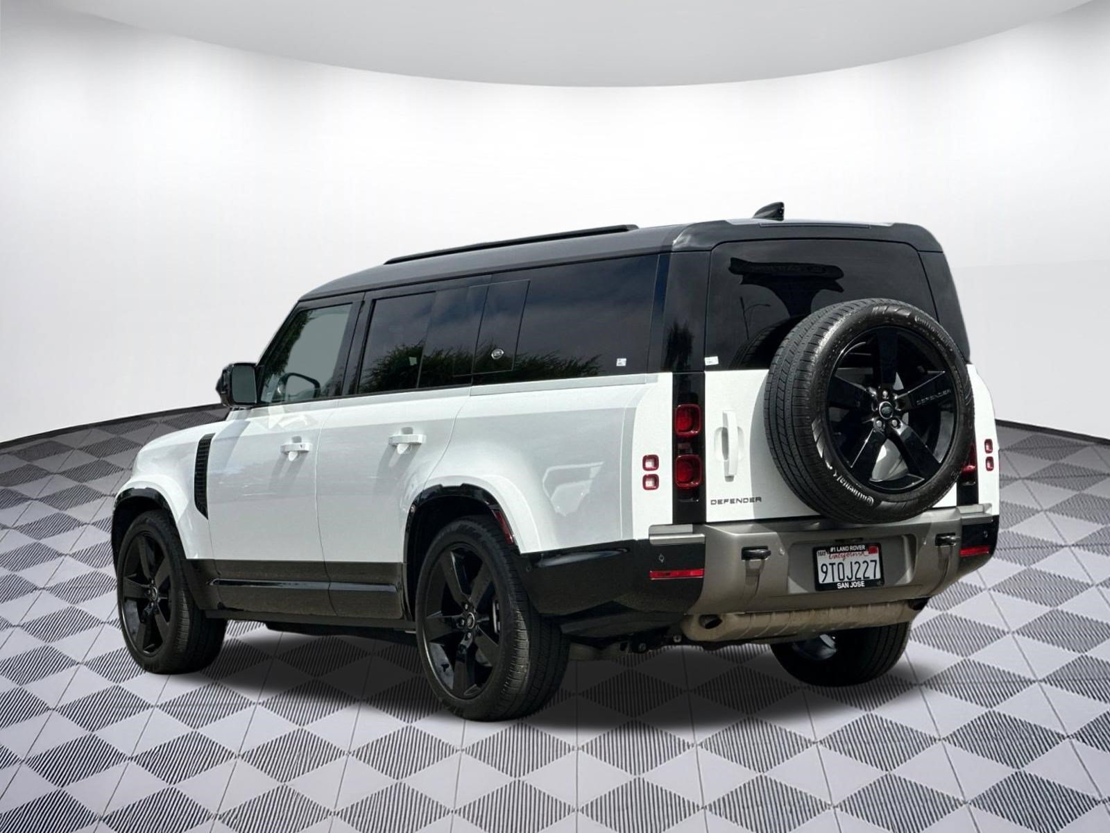 Certified 2024 Land Rover Defender 130 X-Dynamic SE AWD/4WD image 3