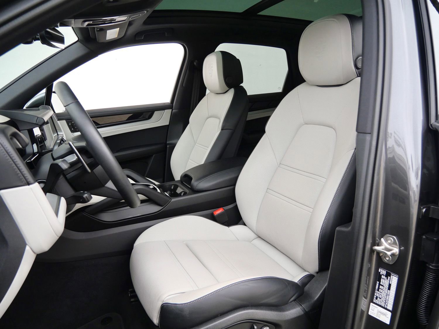 Used 2025 Porsche Cayenne S image 14
