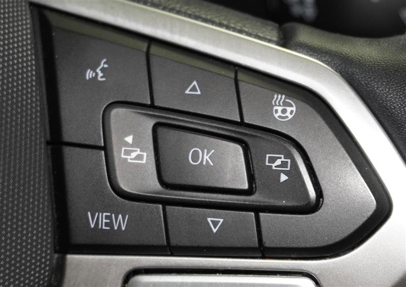 Used 2021 Volkswagen Atlas Cross Sport SEL Premium image 38