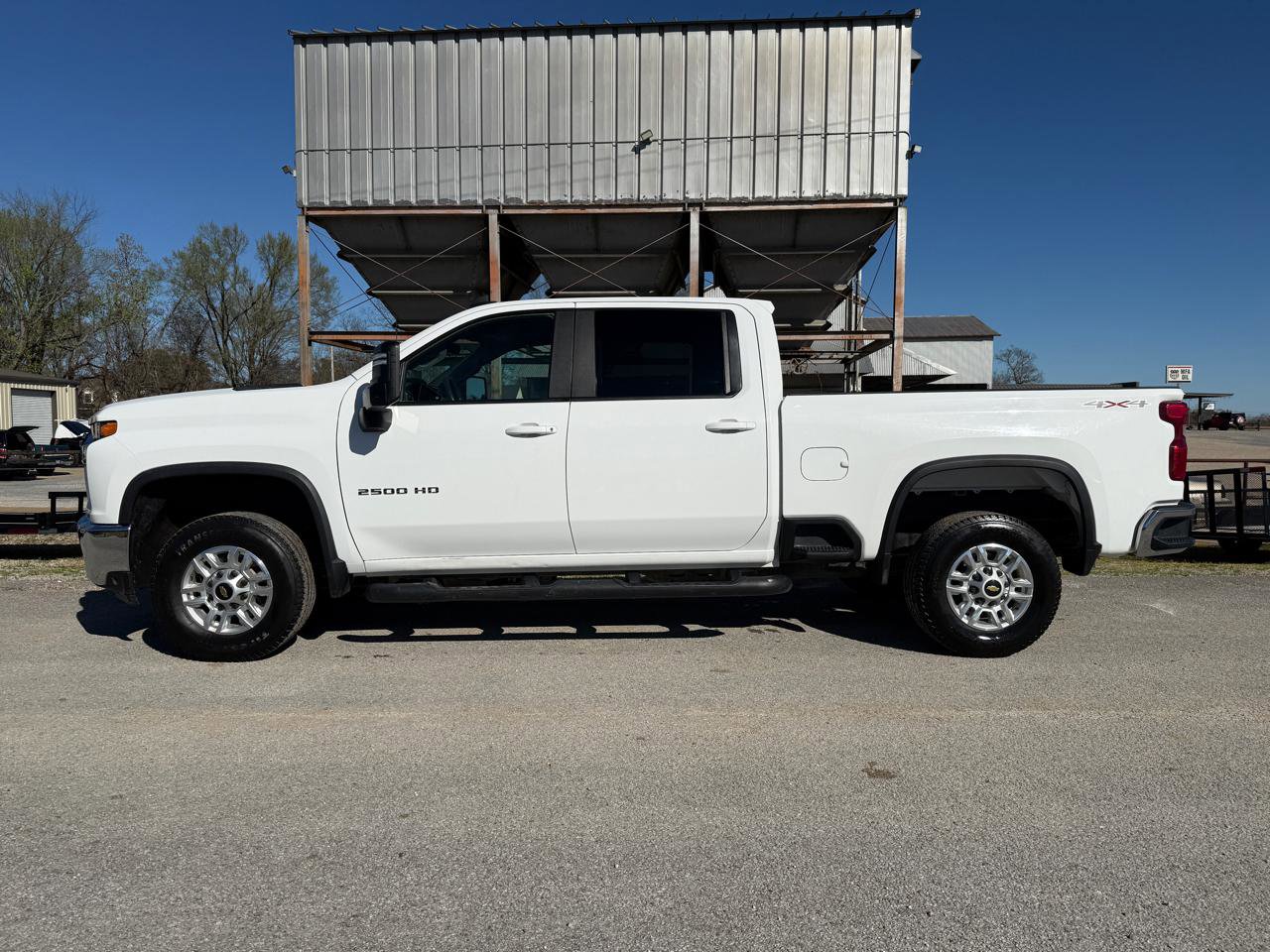 Used 2020 Chevrolet Silverado 2500 LT image 2
