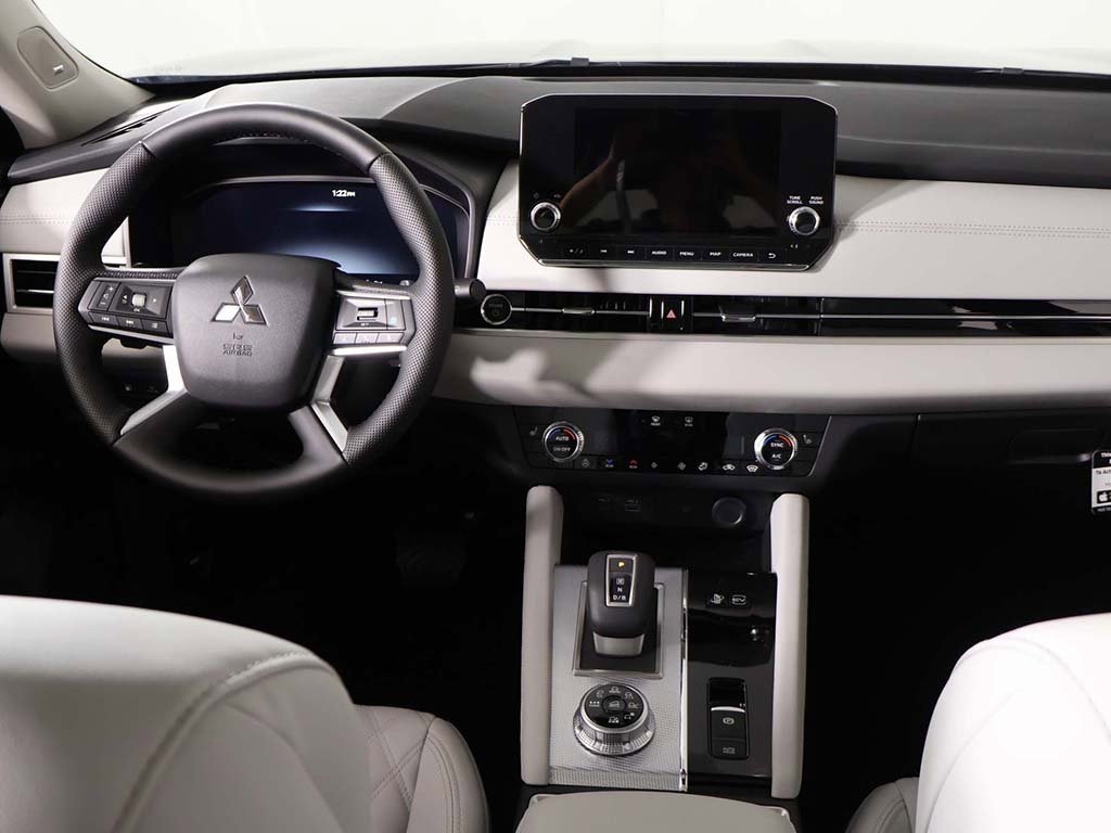 New 2025 Mitsubishi Outlander SEL image 40