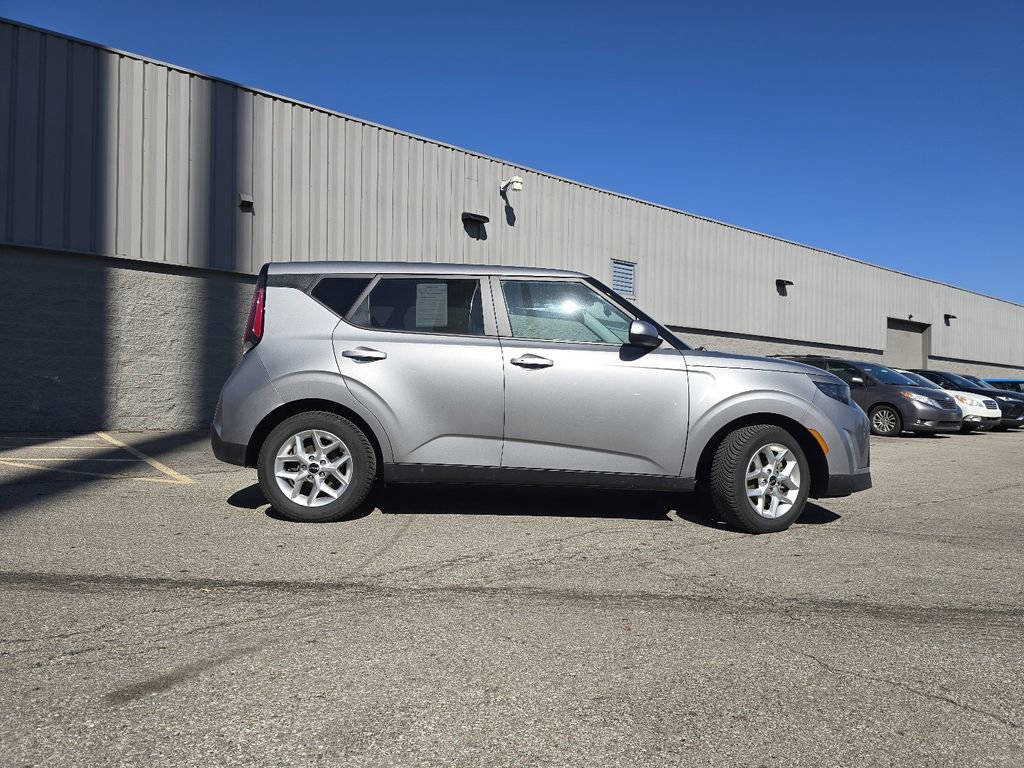 Used 2023 Kia Soul S FWD image 16