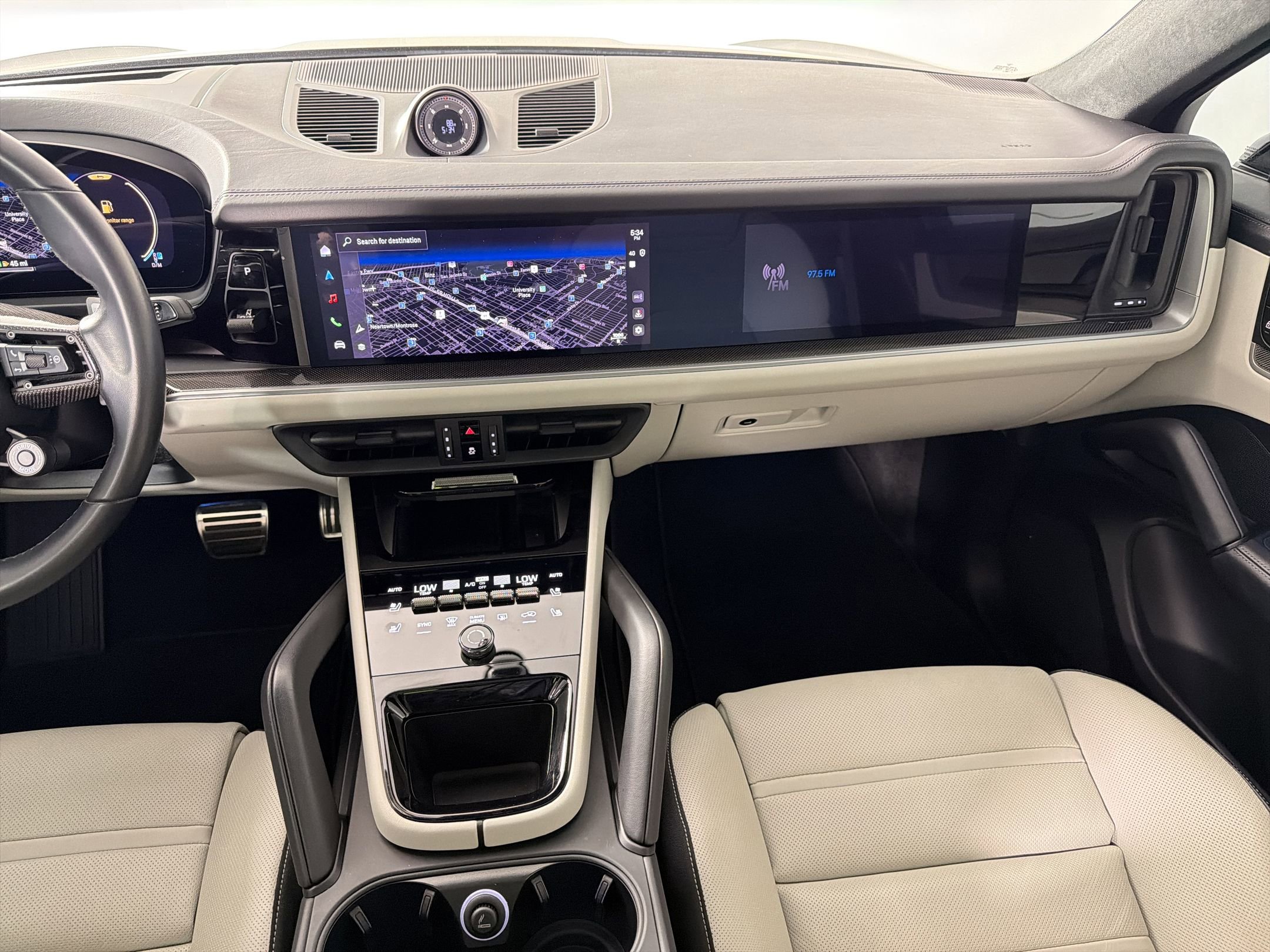 Certified 2024 Porsche Cayenne Turbo AWD/4WD image 28