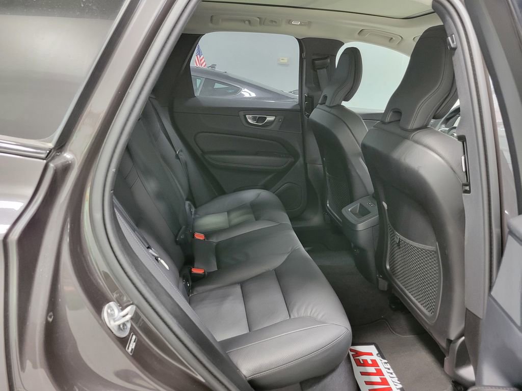 Used 2025 Volvo XC60 B5 Plus image 13
