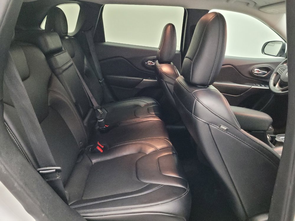 Used 2019 Jeep Cherokee Latitude Plus image 19