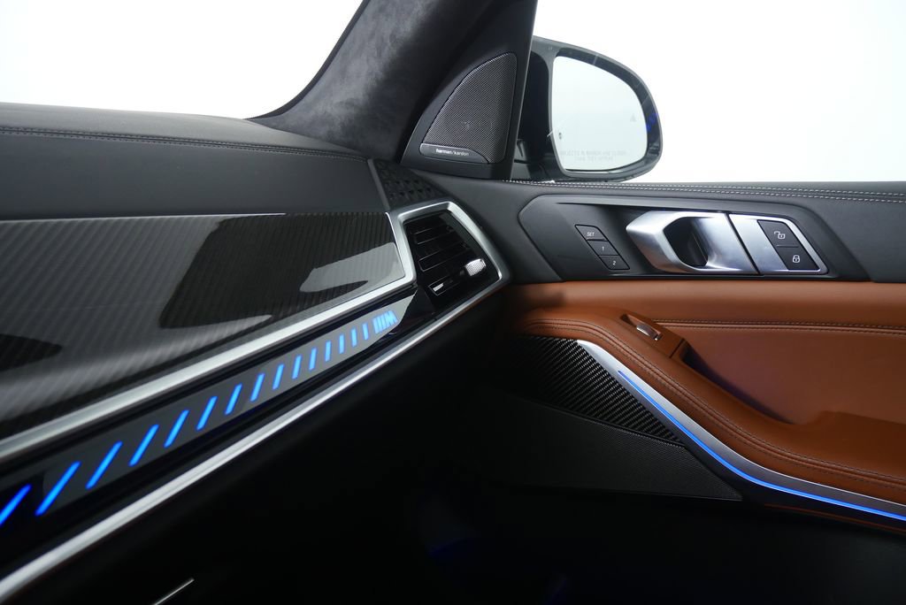 Certified 2025 BMW X7 M60i image 33