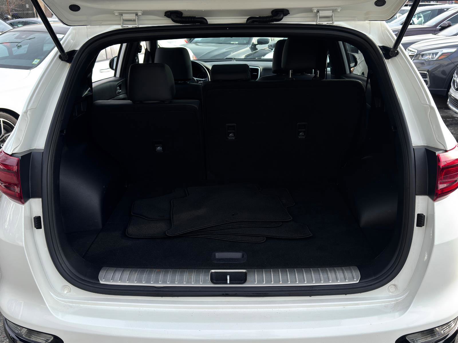 Used 2022 Kia Sportage Nightfall Edition image 8