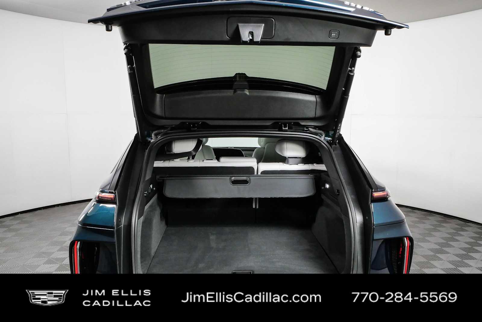 Certified 2025 Cadillac Lyriq Luxury AWD/4WD image 31