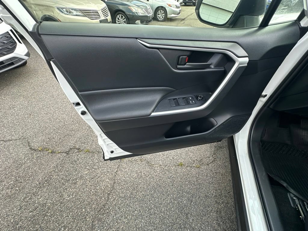Used 2019 Toyota RAV4 LE w/ All Weather Liner Package AWD/4WD image 8