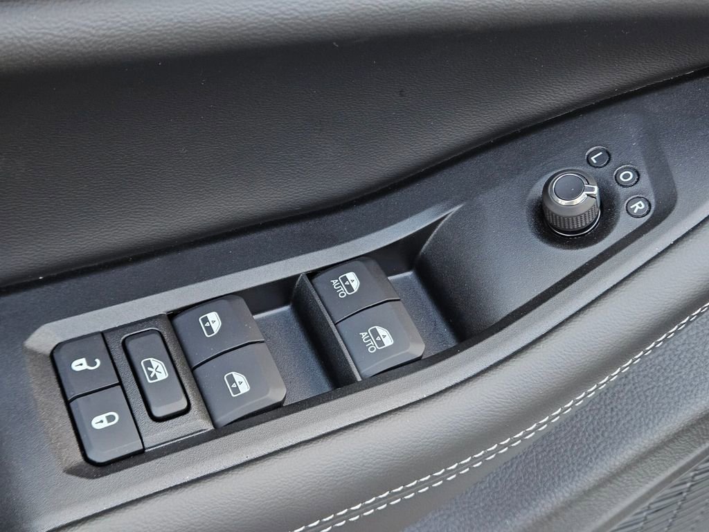 New 2025 Jeep Grand Cherokee Altitude image 17