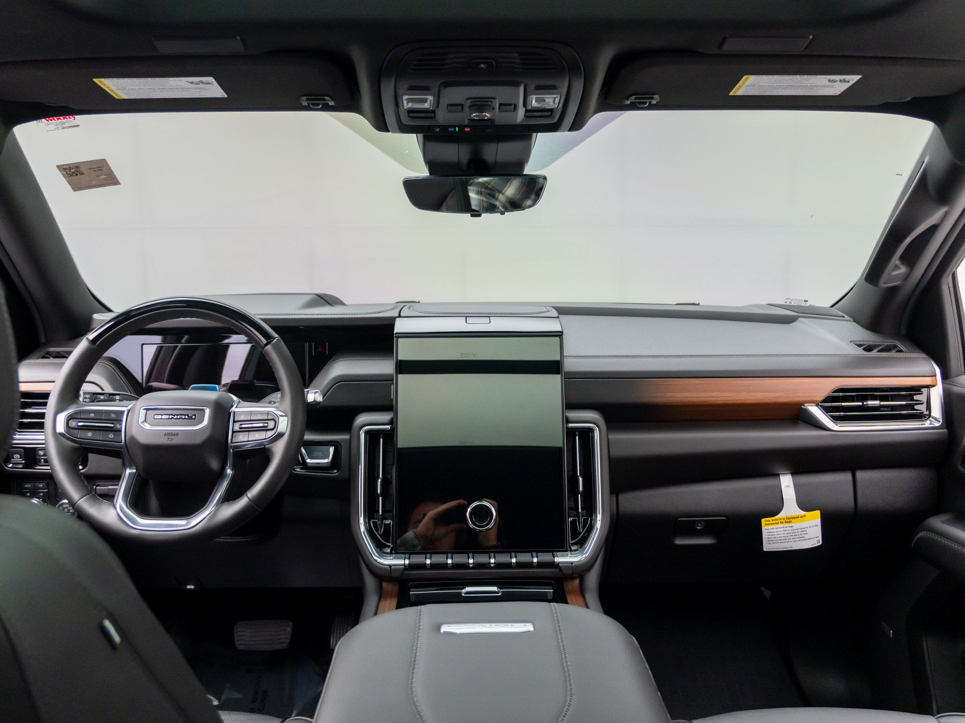 Used 2025 GMC Yukon Denali w/ Denali Reserve Package AWD/4WD image 9