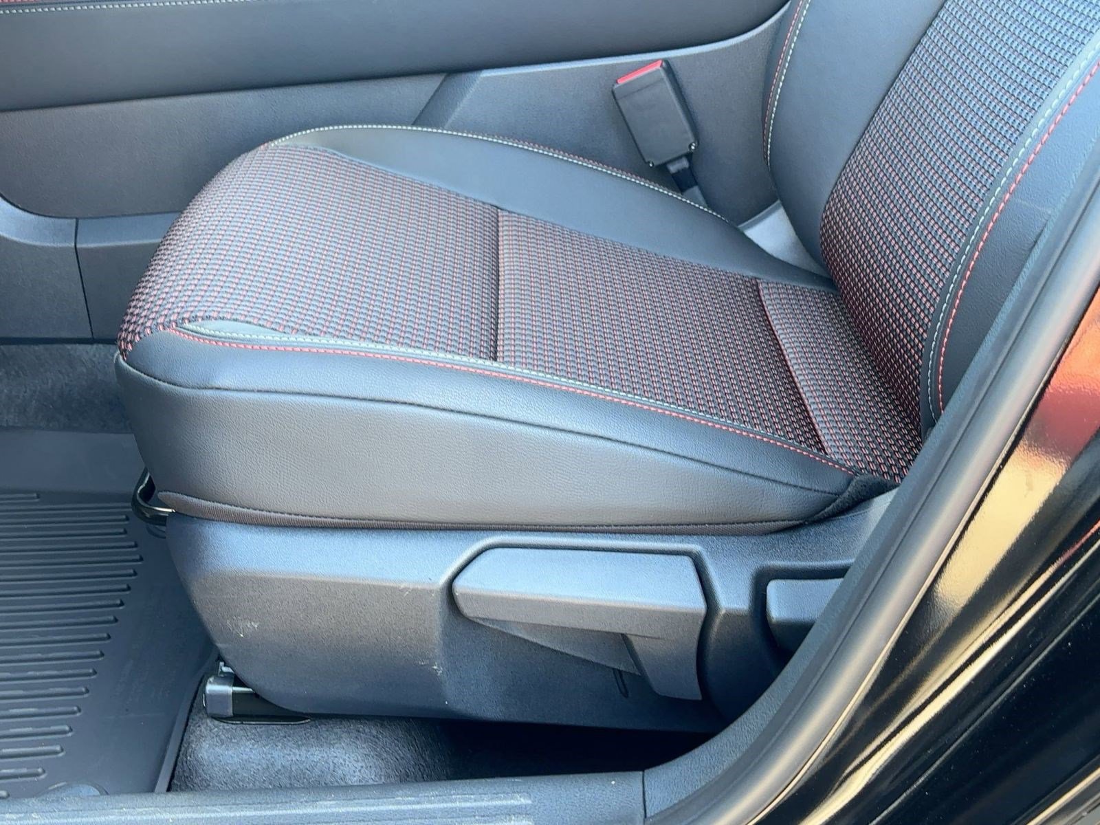 New 2026 Nissan Kicks SR w/ Cold Weather Package image 14