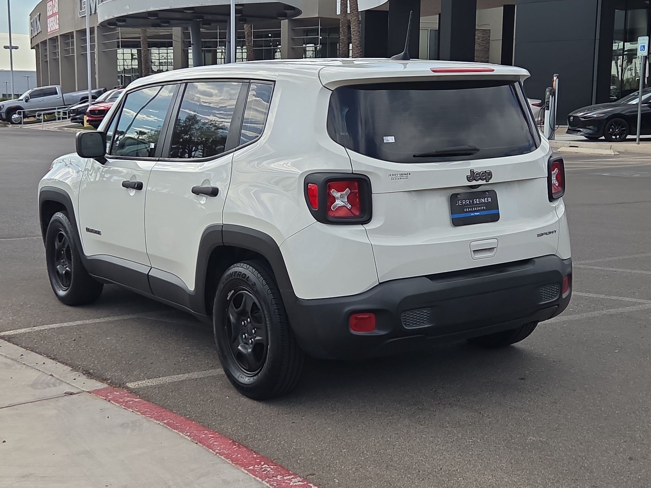 Used 2020 Jeep Renegade Sport w/ UConnect 7.0 Group FWD image 3