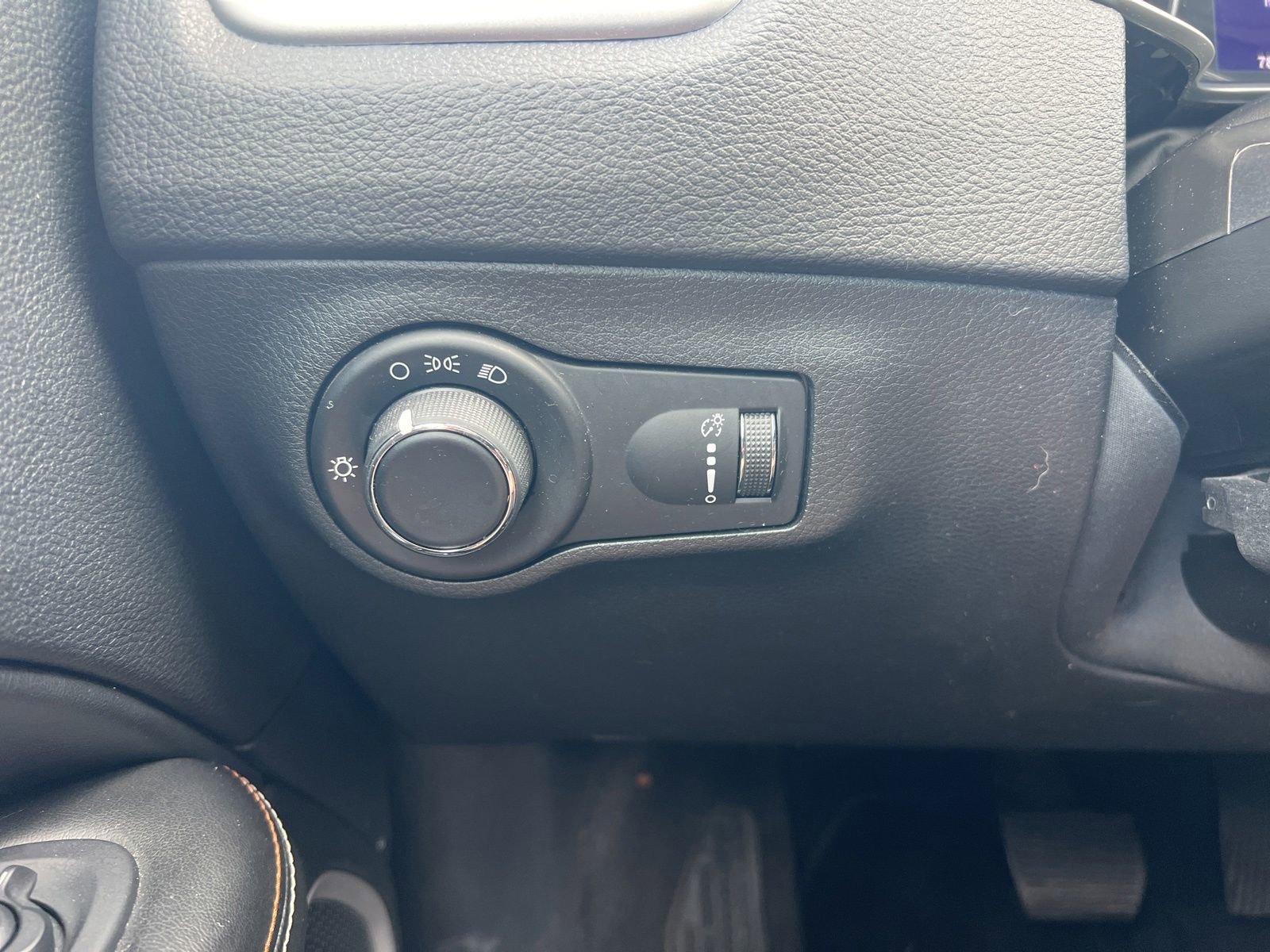 Used 2019 Jeep Compass Sport FWD image 22