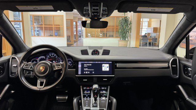 Used 2021 Porsche Cayenne Turbo image 7
