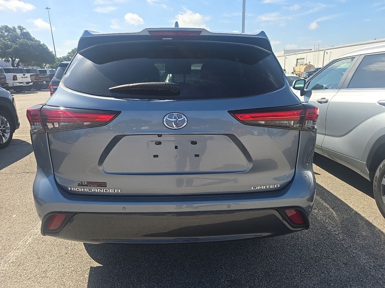 Used 2023 Toyota Highlander Limited FWD image 7