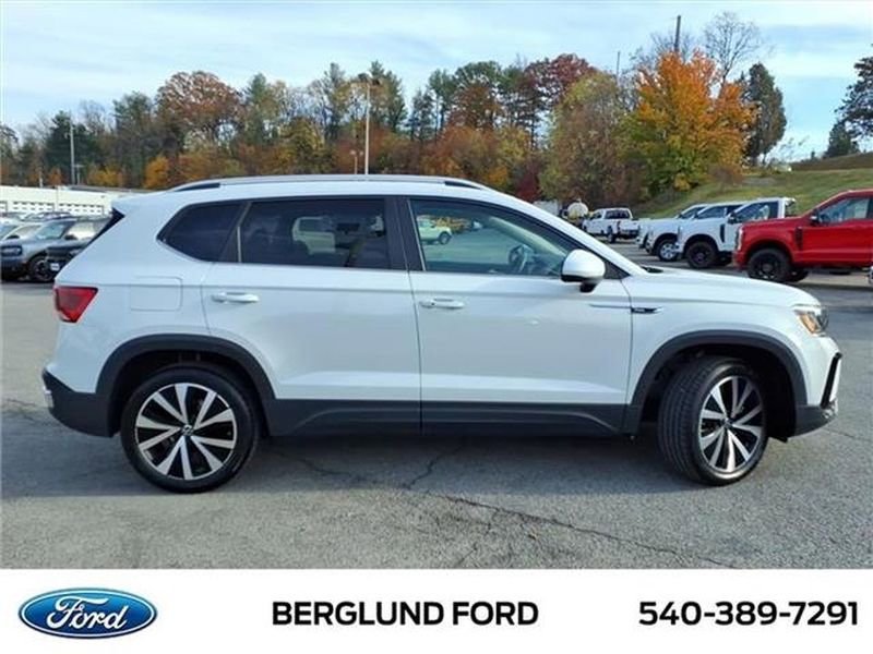 Used 2024 Volkswagen Taos SE image 4