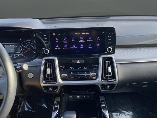 Certified 2022 Kia Sorento SX image 9