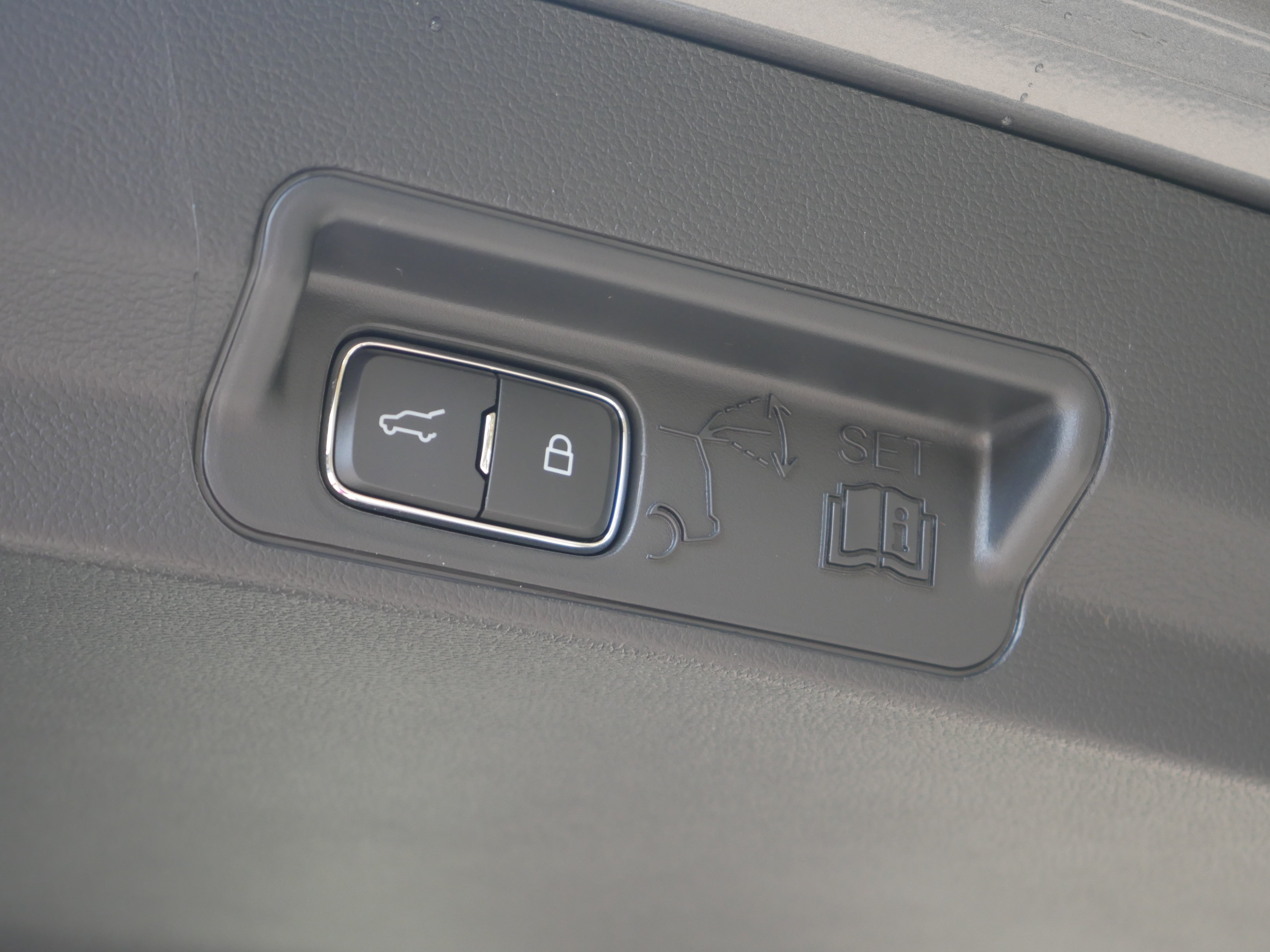 Used 2026 Ford Explorer Active AWD/4WD image 26