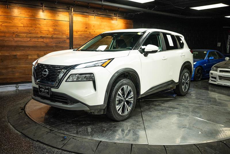 Used 2022 Nissan Rogue SV image 2